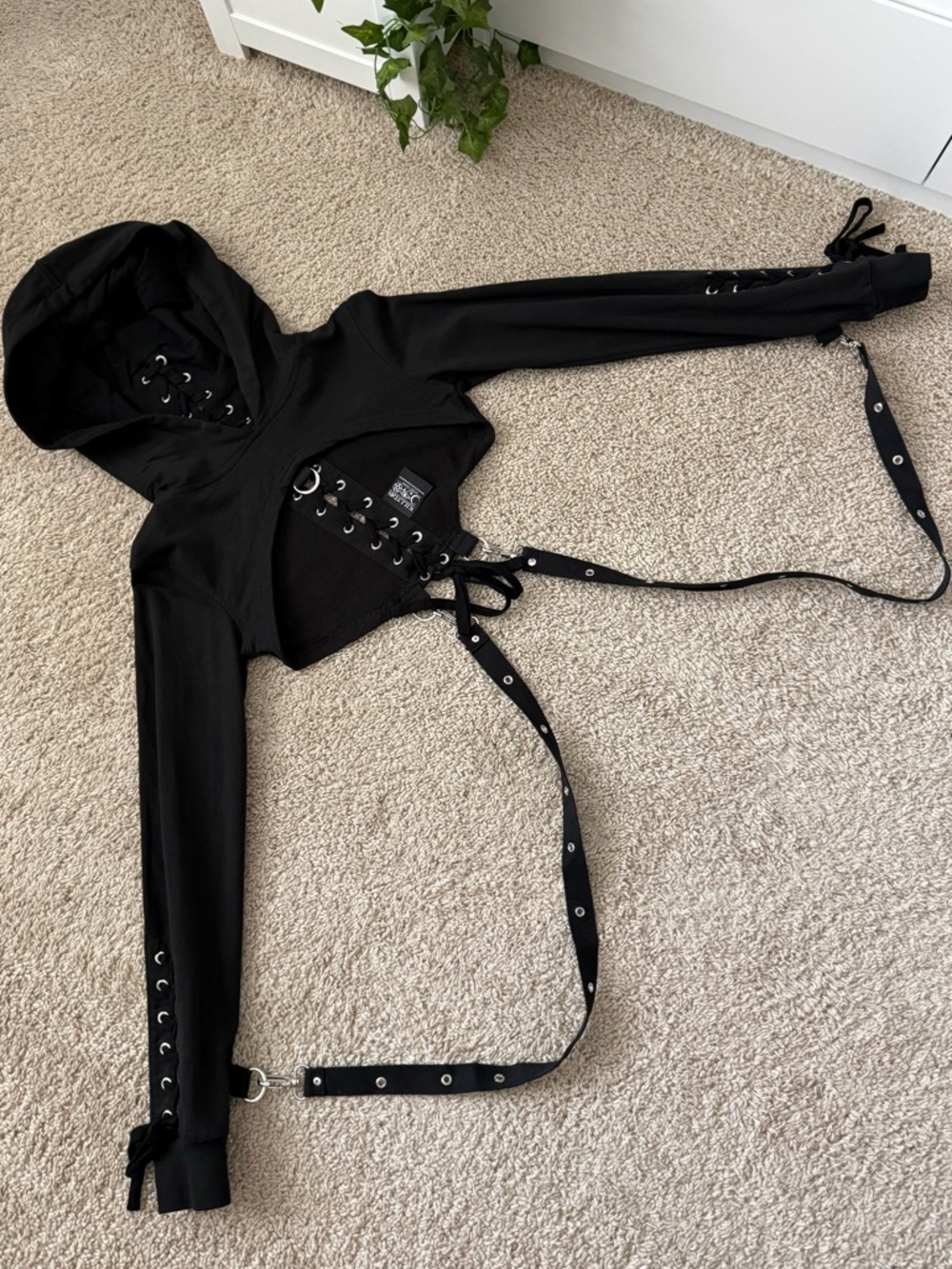 KILLSTAR HOODED PULL OVER LONG SLEEVE WITH BUCKLES BLACK NWOT SIZE MEDIUM